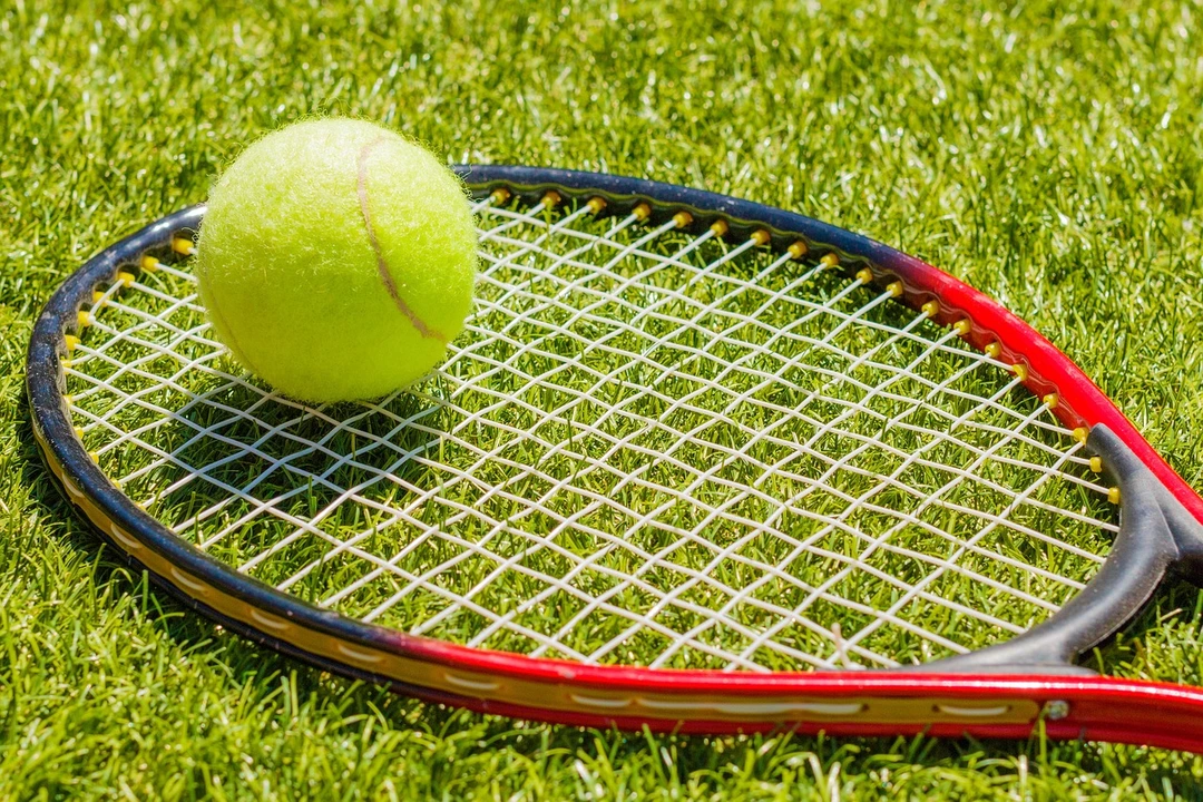What kind of tennis racket do you use, brand & type?